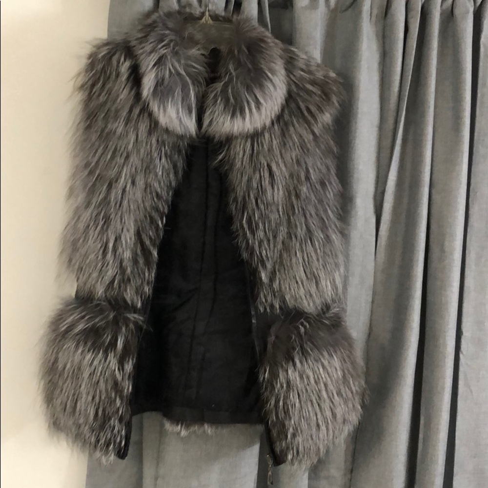 Fur vest with zipper